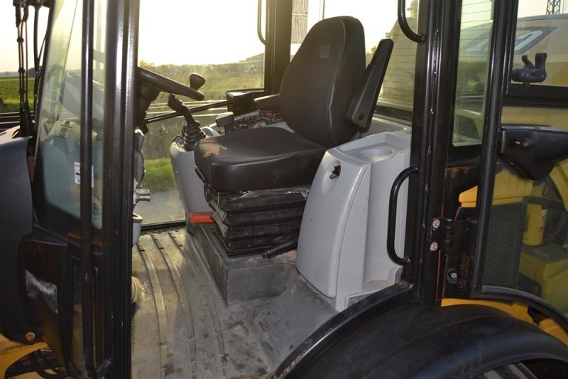 CAT 906H-2 pala gommata   2012